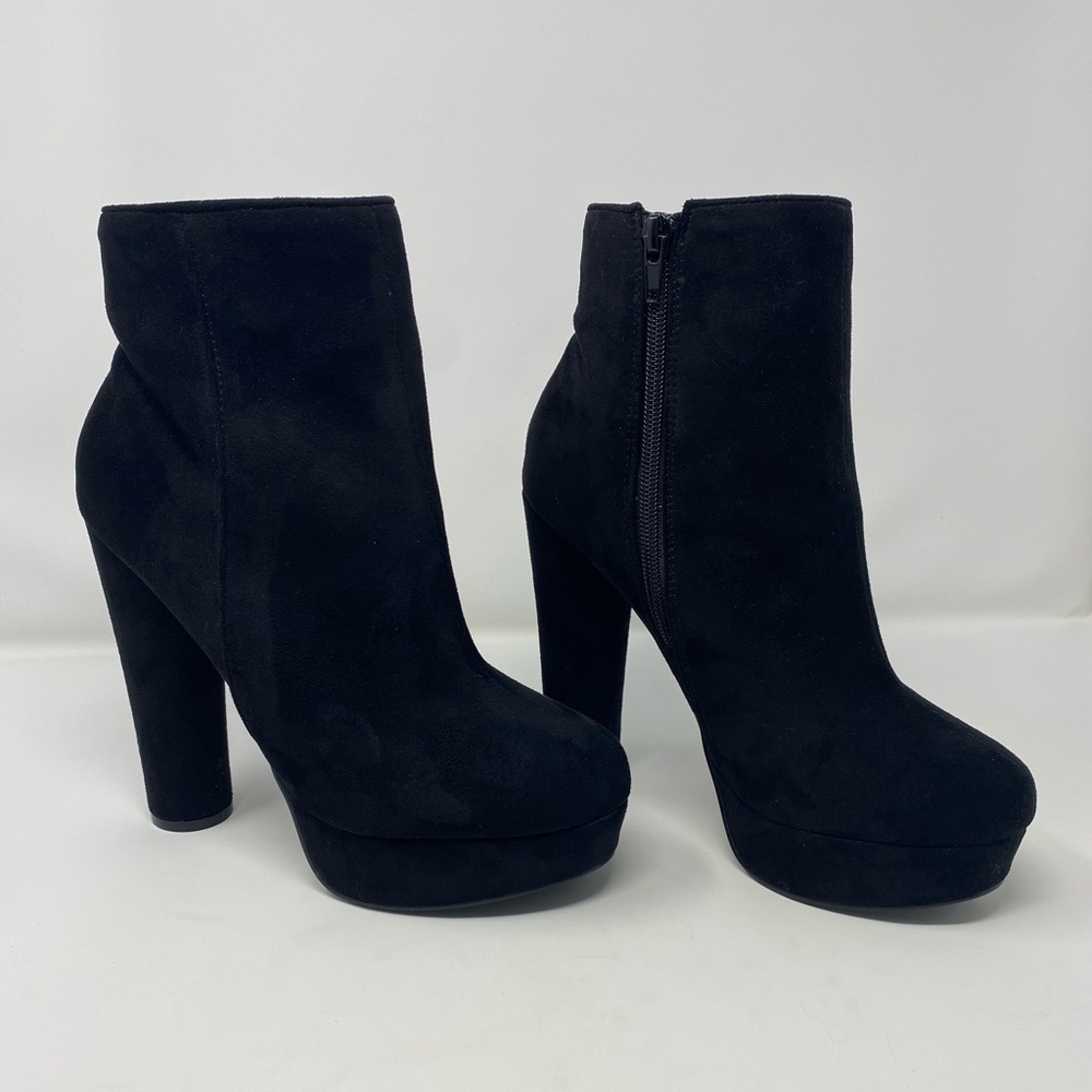 Liliana Women Black Velvet 5’ Heel Booties Size 8